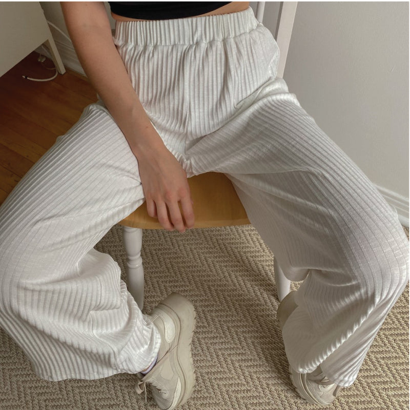 Gabryelle Designs white pants cozy outfit made in Montréal Vêtements pour femmes