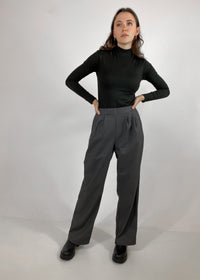 GABRYELLE DESIGNS - Pantalon droit ligné, jambes droites avec poches latérales, taille élastique et pinces élégantes. Fait à Montréal. Ethical fashion. Canadian.