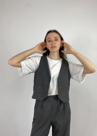 GABRYELLE DESIGNS - Gabrielle Designs - vêtements faits à Montréal - marque canadienne vêtements femmes - made in Montreal clothing - canadian women's clothing - ethical slow fashion - gilet sans manches - gilet - blazer