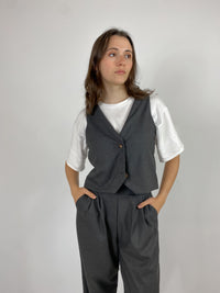 GABRYELLE DESIGNS - Gabrielle Designs - vêtements faits à Montréal - marque canadienne vêtements femmes - made in Montreal clothing - canadian women's clothing - ethical slow fashion - gilet sans manches - gilet - blazer