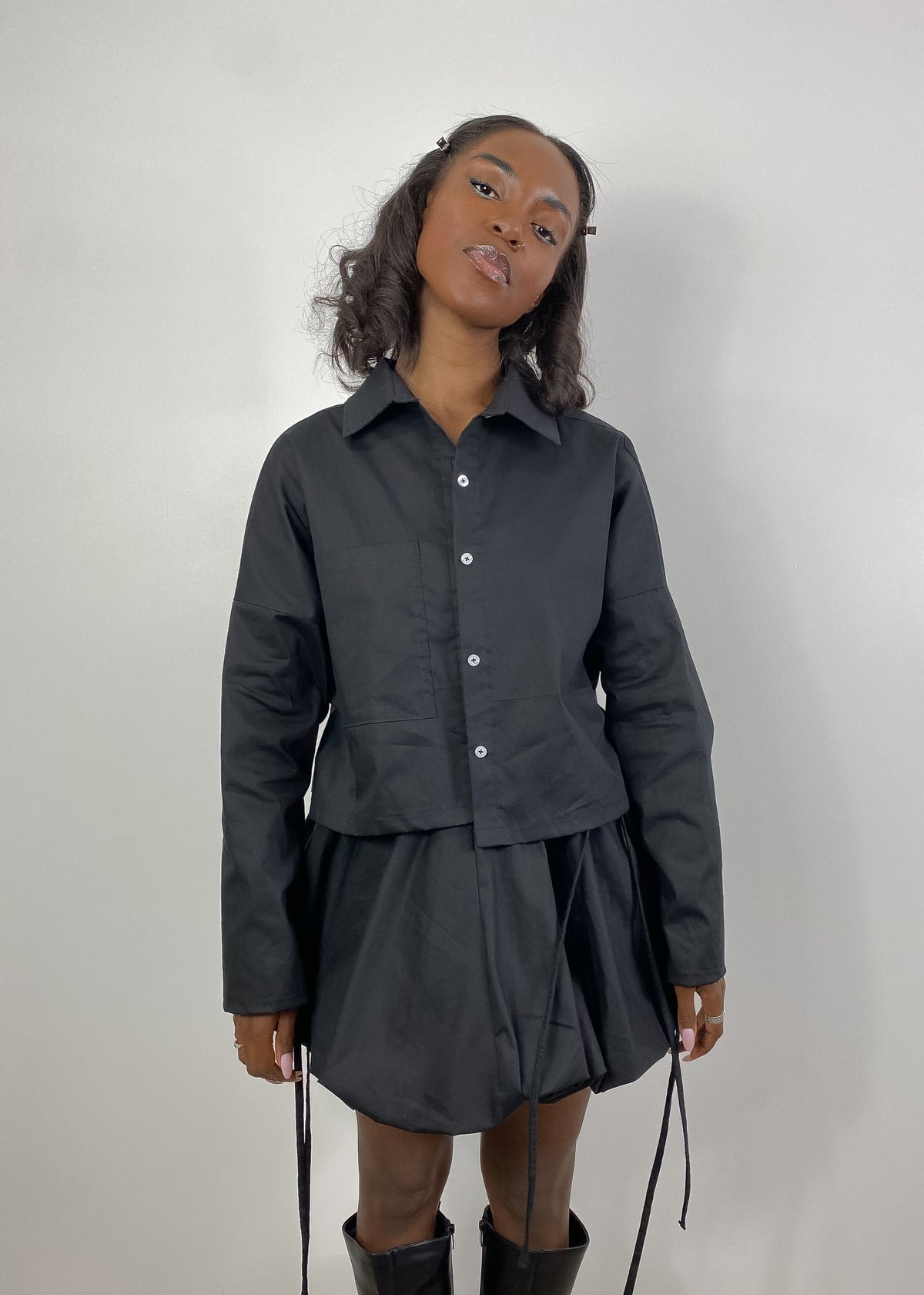 chemise courte oversize short oversize shirt. Fait à Montréal. Éthique. GABRYELLE DESIGNS. Gabrielle Designs. Sustainable. Local. Canadian.