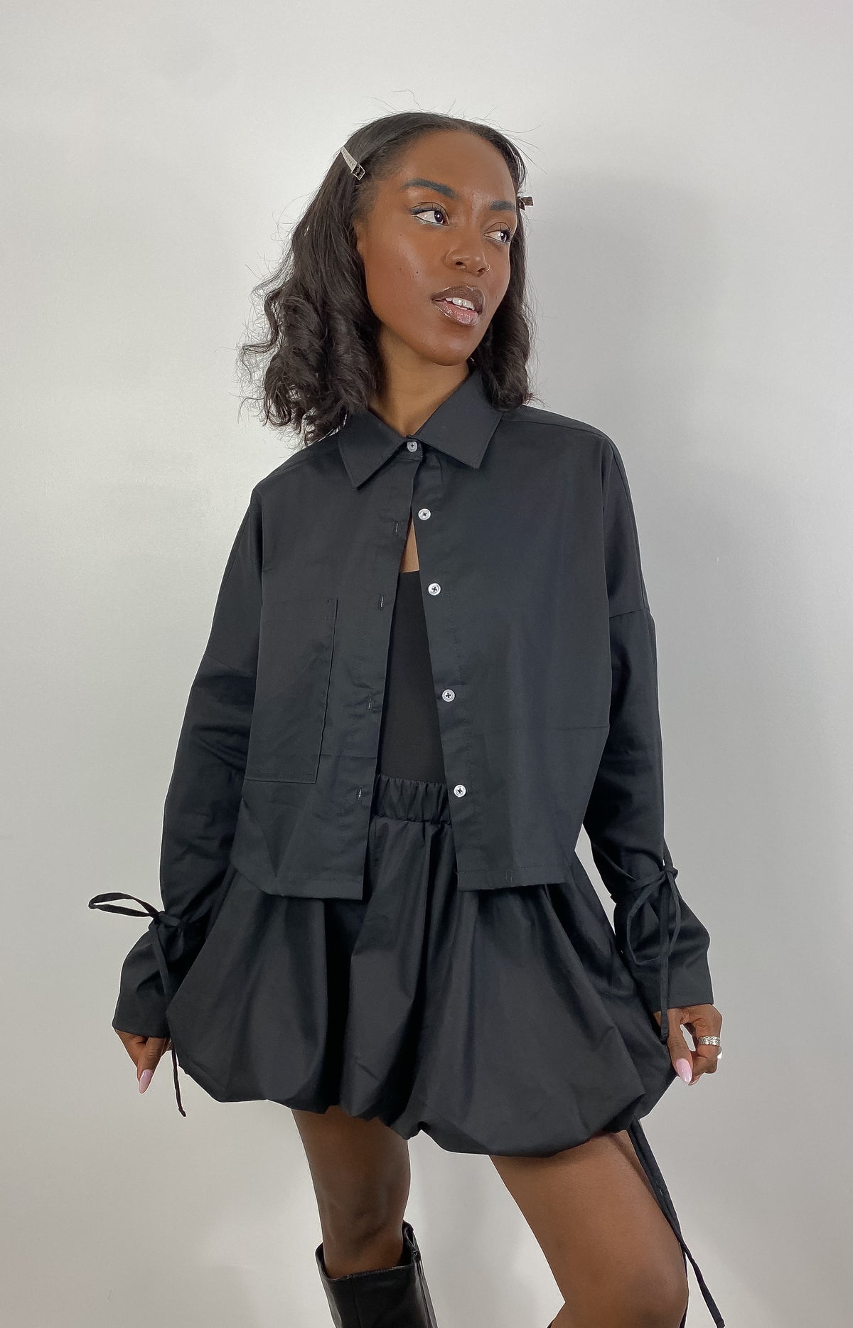 chemise courte oversize short oversize shirt. Fait à Montréal. Éthique. GABRYELLE DESIGNS. Gabrielle Designs. Sustainable. Local. Canadian.