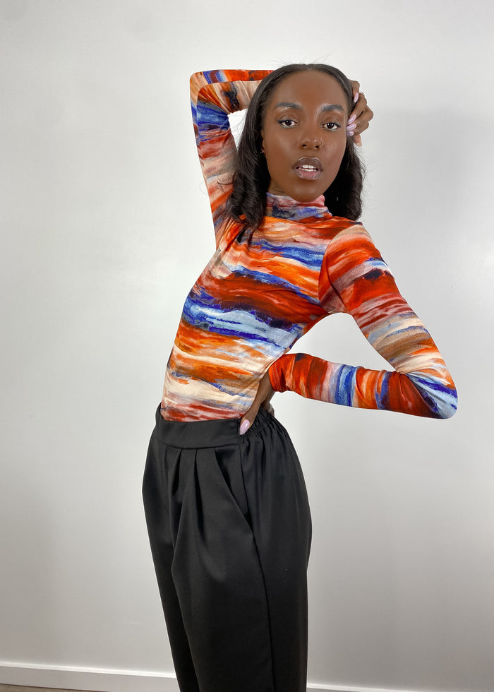 col roulé motif tie-dye tie-dye turtleneck fait à Montréal. Éthique. GABRYELLE DESIGNS. Gabrielle Designs. Sustainable. Local. Canadian.