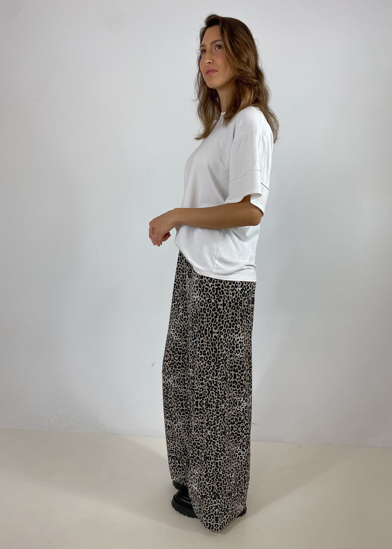 GABRYELLE DESIGNS - Gabrielle Designs - vêtements faits à Montréal - marque canadienne vêtements femmes - made in Montreal clothing - canadian women's clothing - ethical slow fashion - léopard pantalon - leopard pant