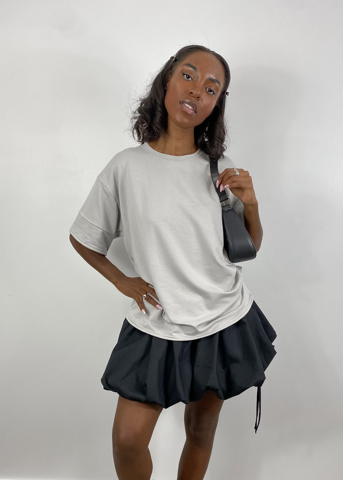 t-shirt ample oversize fait à Montréal. Éthique. GABRYELLE DESIGNS. Gabrielle Designs. Sustainable. Local. Canadian.